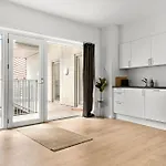 Beautiful Center W Balcony *