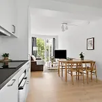 Beautiful Center W Balcony
