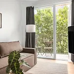 Beautiful Center W Balcony *