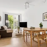 Beautiful Center W Balcony شقة *